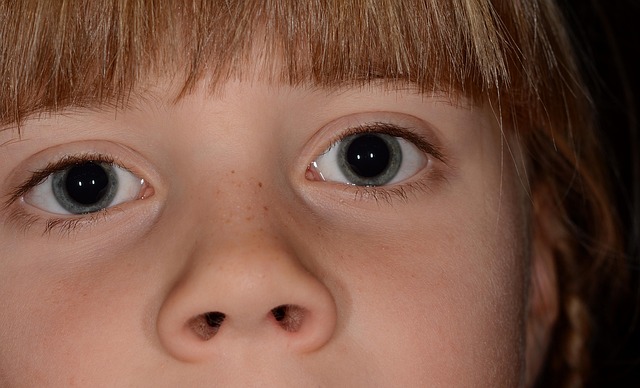 дете уморени очи