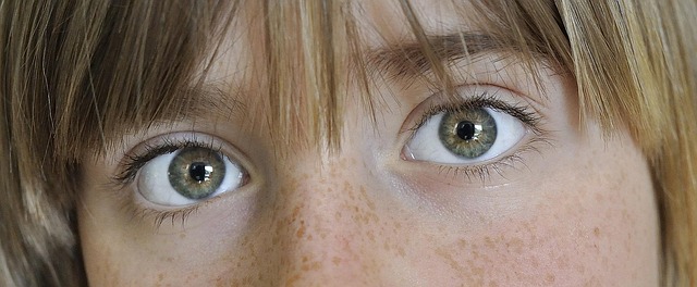 умора и тежест в очите